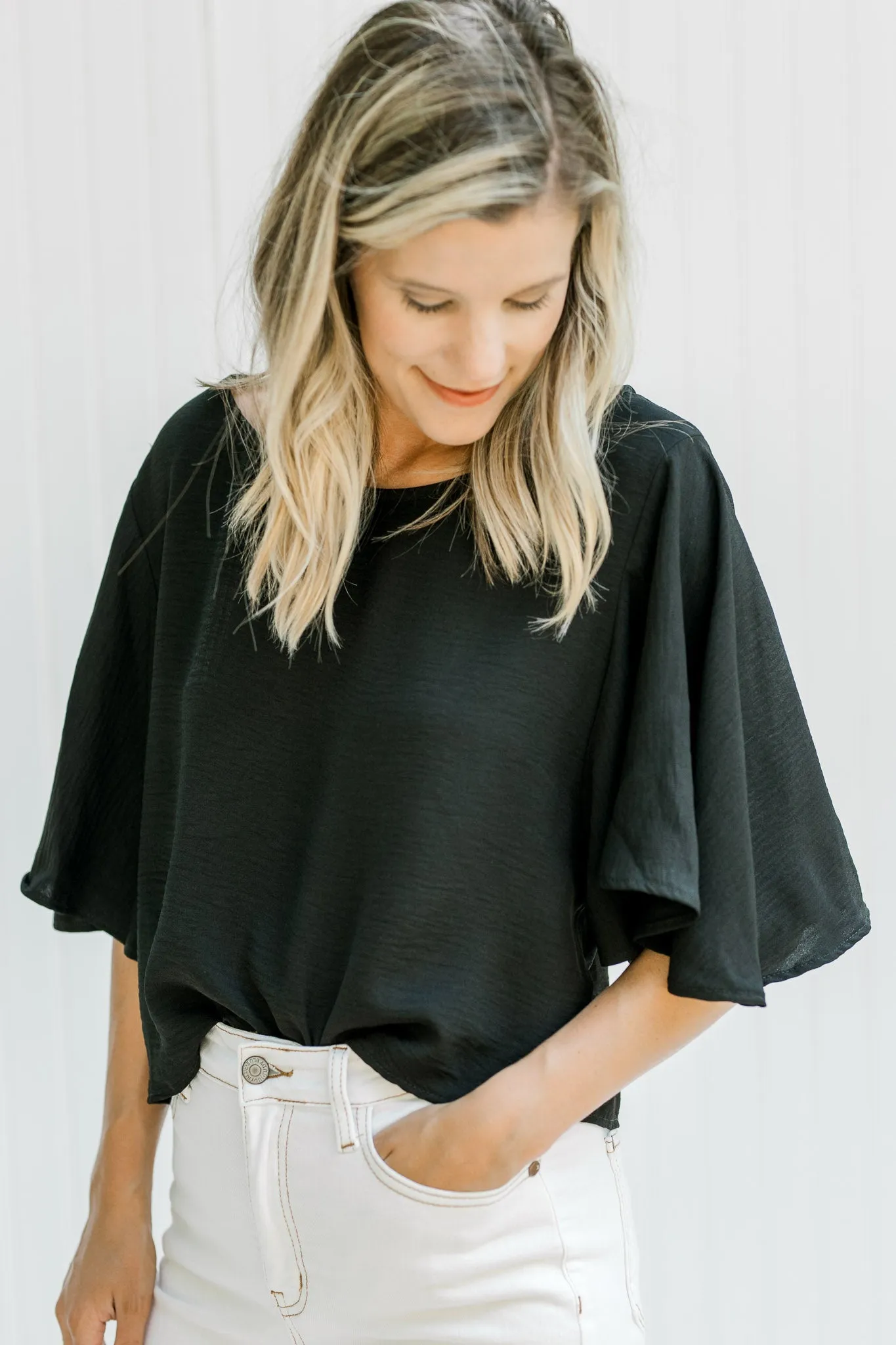 X Flattering Flowy Slightly Cropped Top in Black